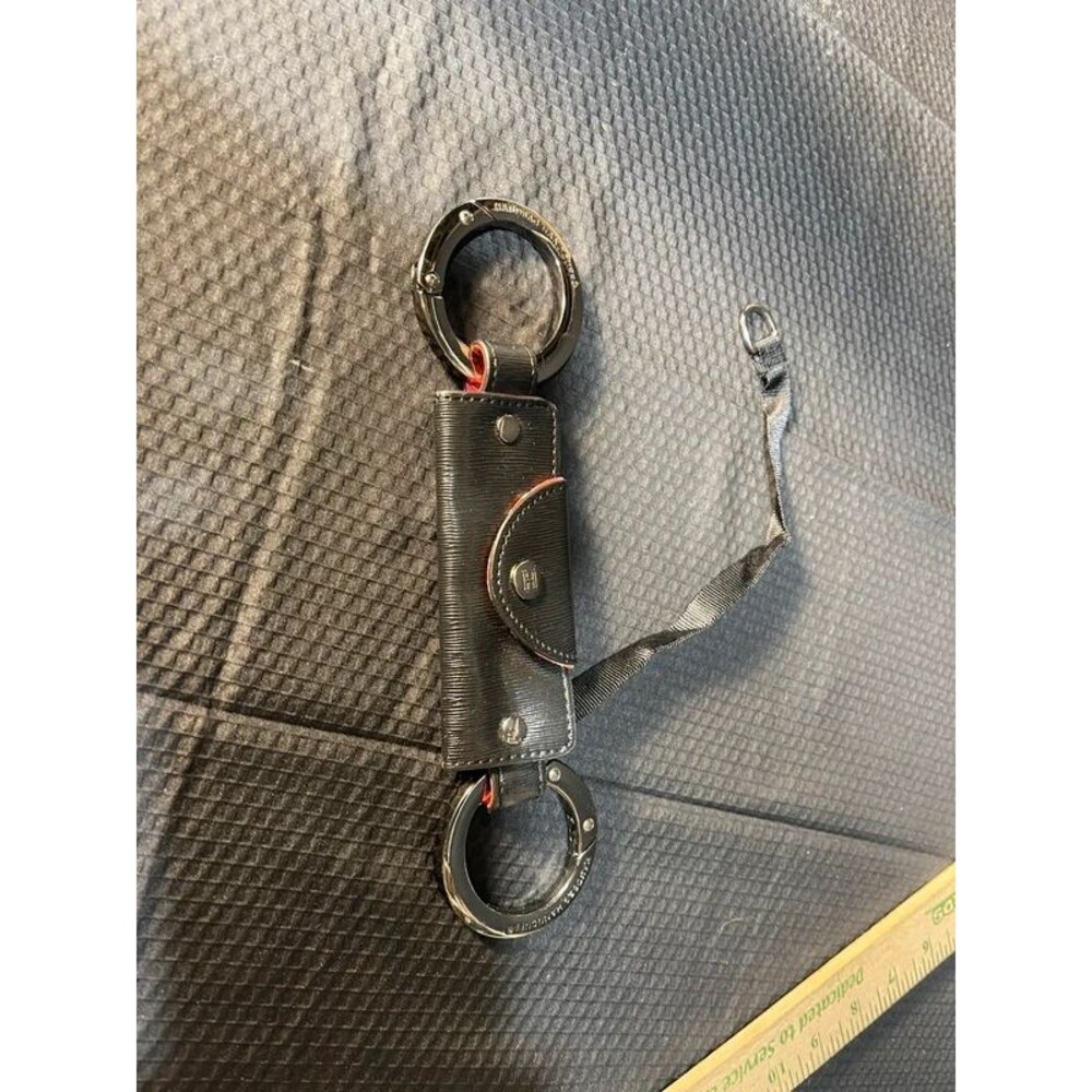 Handbags handcuff for keeping you luggage safe